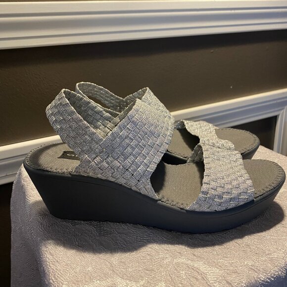 BOGO FREE Gold Pair with these Steve Madden Metallic Mesh Wedge shoes - Picture 3 of 5